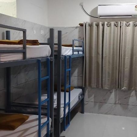 V R S Luxury Ac Dormitory Майсур Экстерьер фото